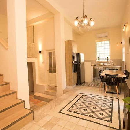 Historic 4-Bedroom Gem With Private Garden, Steps From Old City & Mamila Complex Baitulmaqdis Luaran gambar