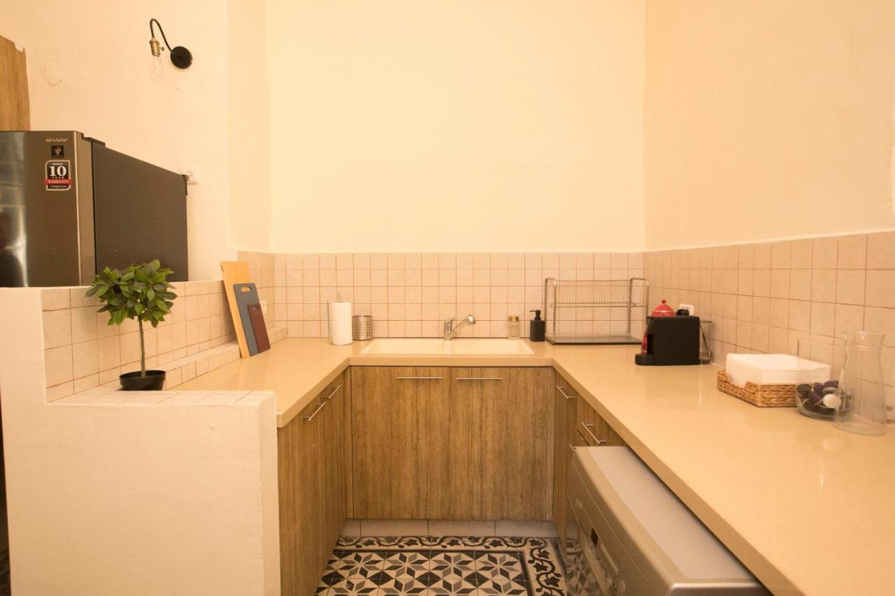 Historic 4-Bedroom Gem With Private Garden, Steps From Old City & Mamila Complex Baitulmaqdis Luaran gambar