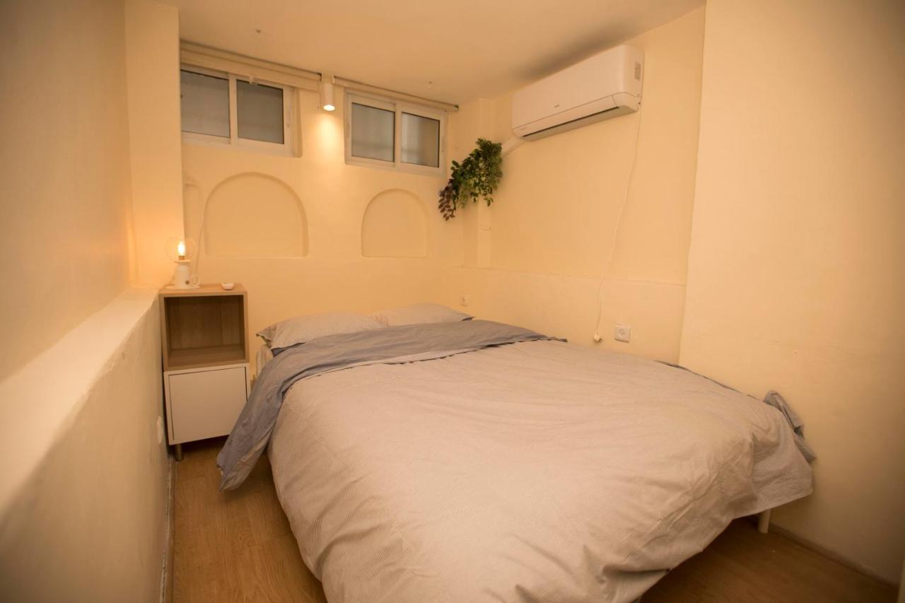 Historic 4-Bedroom Gem With Private Garden, Steps From Old City & Mamila Complex Baitulmaqdis Luaran gambar